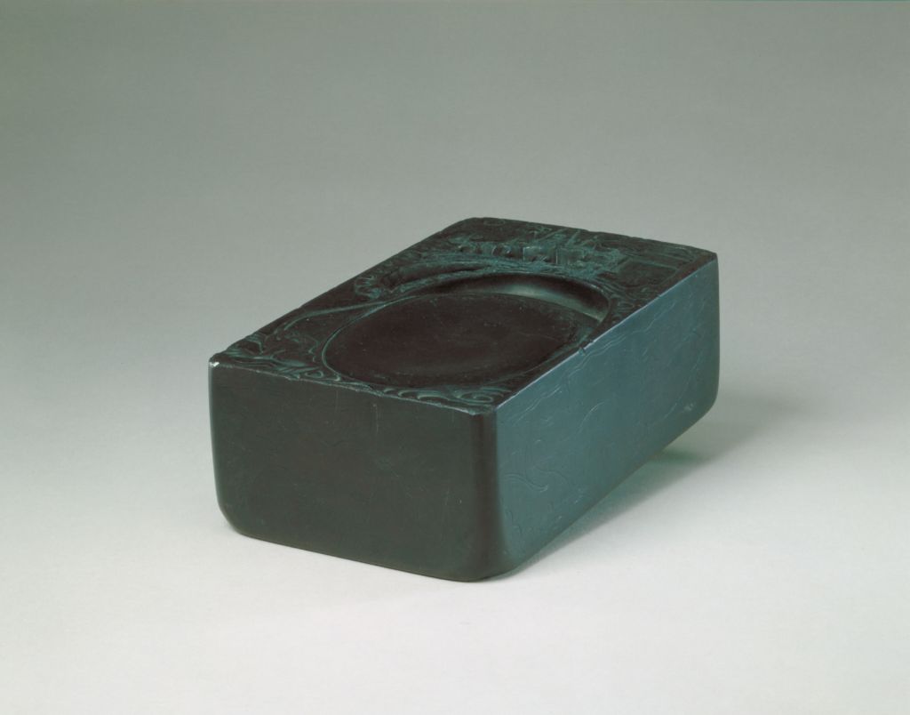 端石雕蟾纹长方砚